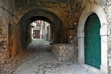 Poster - Beautiful shot of a narrow street in Caiazzo, Italy