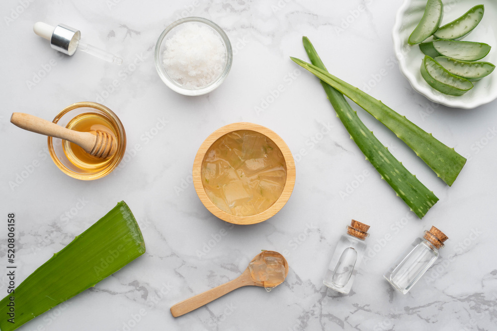 Photo Stock Natural homemade aloe vera gel face and body scrub for skin  problems. DIY Recipe for sunburn, acne and dry skin. Top view of aloe vera,  honey, sea salt and essential