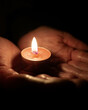 © Hasnain - Hands holding candle