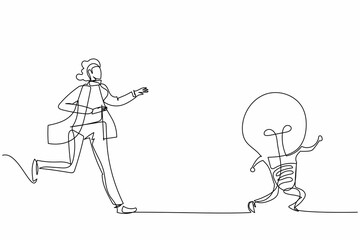 Poster - Single continuous line drawing businesswoman run chasing try to catch idea light bulb. Concept of creativity, competition and innovation. Business metaphor. One line draw design vector illustration