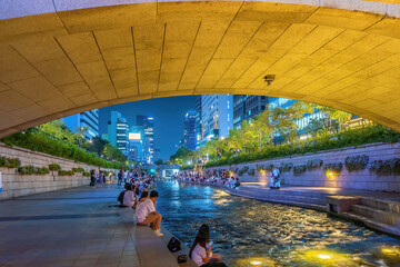 Wall Mural - Cheonggyecheon, a modern public recreation space in downtown Seoul, South Korea