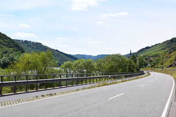 Poster - Moseluferstraße bei lotten im Sommer