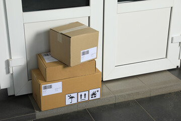 Canvas Print - Cardboard boxes on floor near entrance. Parcel delivery service