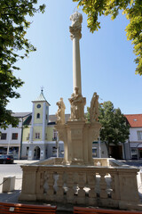 Wall Mural - Die Dreifaltigkeitssäule von Neusiedl am See, Burgenland, Österreich