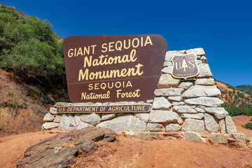 Entrance sign of the Sequoia National Park