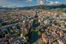 Autopista Norte De Bogotá (Colombia ) A La Altura De La Av NQS, Usaquen Y Al Fondo El Centro Internacional De La Ciudad Adornada Por Sus Majestuosos Cerros Y Edificaciones Como Torre Sigma