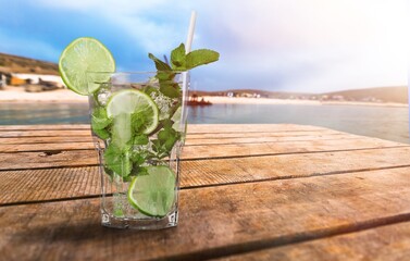 Canvas Print - Alcoholic drink with mint Mojito on the desk