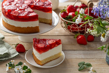 Strawberry Jelly And Cream Cake