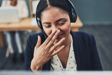 Aufkleber - Young call centre agent covers their mouth to hide their smile. The client makes the employee happy with their positive feedback or joke. Building a professional and friendly relationship online.