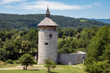 Canvas Print - Beautiful, round medieval tower of Dreznik fortress, rising on the cliff above Korana river canyon in the woods, near town of Rakovica, Croatia