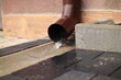 gutter in the house with overflowing water
rynna w domu z przelewającą się wodą
