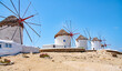 canvas print picture - Alte Windmühlen Kato Mili      Die malerische  Hauptstadt Chora bekannt als Mykonos-Stadt auf der beliebten Kykladeninsel Mykonos, Griechenland