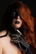 © anagonzalezfotos - Modelo pelirroja con maquillaje en estudio mirando a cámara