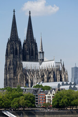 Wall Mural - the impressive cologne cathedral on the banks of the rhine in the old city of cologne