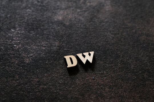 The letters D and W above the dark field. Initials DW