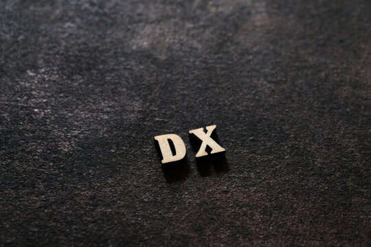 The letters D and X above the dark field. Initials DX