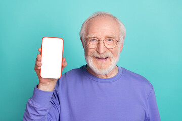 Poster - Photo of positive person hand hold demonstrate empty space telephone display isolated on emerald color background