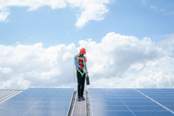 Aufkleber - Professional worker installing and checking solar panels on the roof of a factory,Innovative solution for energy solving. Use renewable resources. Green energy.