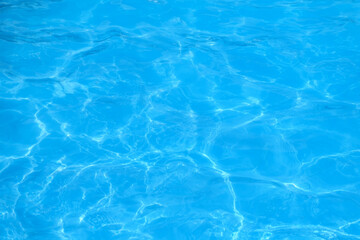  blue water in the pool with highlights