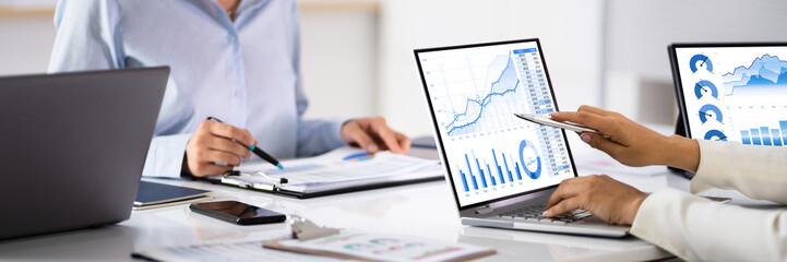 Aufkleber - Analyst Woman Looking