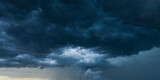Fototapeta Na sufit - Dramatischer Himmel mit aufziehenden Unwetterwolken
