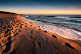 Fototapeta Fototapety z morzem do Twojej sypialni - Baltic see, sunrise over the beach. Morze Bałtyckie, pusta plaża i wschód słońca na półwyspie helskim z widokiem na fale i piasek. 