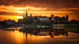 Fototapeta Miasto - Zamek Królewski na Wawelu o wschodzie słońca ze złotym niebem w tle