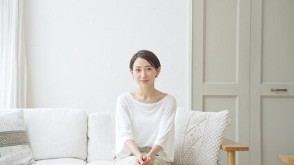 Poster - 笑顔のミドル女性