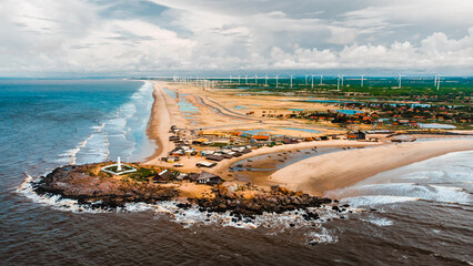 Wall Mural - Paisagem Litoral Praia Pedra do Sal Parnaíba Piauí Delta Areia Mar Oceano Céu Nuvens Farol Ondas Energia Eólica Viagem Turismo Turístico Férias Nordeste Brasil Paradisíaco Tropical Pedras Costa 