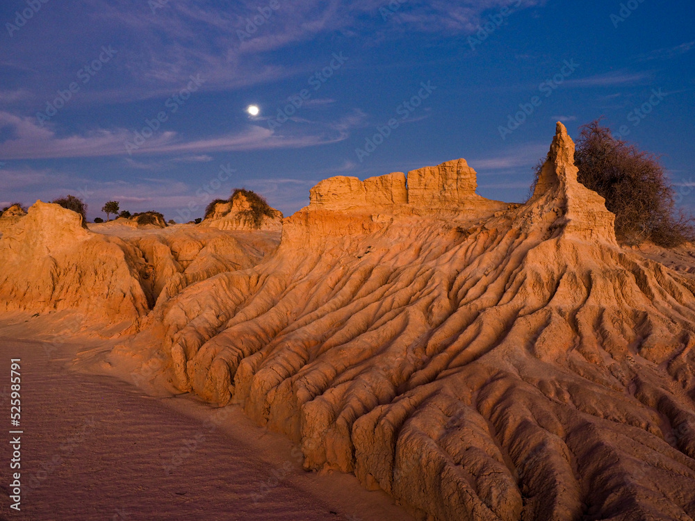 Moon rising over Lake Mungo dramatic lunettes Stock Photo | Adobe Stock