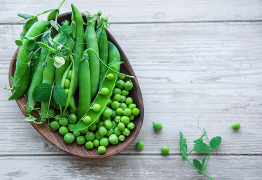 Bowl with sweet pea pods