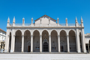 Fototapete - Biella - The Piazza Duomo square with the Cathedral neo-gothic portal.