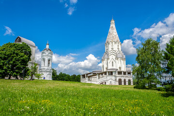 Wall Mural - Church of the Ascension in Kolomenskoye Park, Moscow, Russia