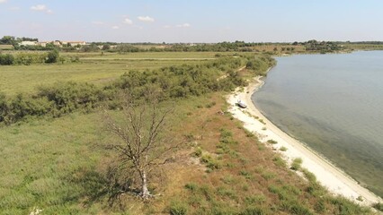 Sticker - Plage sur l'étang du Méjean, vue aérienne de la réserve naturelle de Lattes, Occitanie