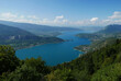 Point de vue sur le Lac d'Annecy au col de la Forclaz. Tourisme d'été.