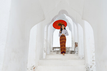 Wall Mural - Myanmar woman at Hsinbyume pagoda Manndalay Myanmar