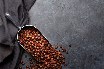 Canvas Print - Roasted coffee beans in scoop