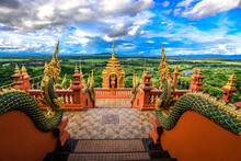 Background Of Major Tourist Attractions In Lampang Province (Wat Doi Prachan Mae Tha), There Are Beautiful Old Sanctuaries And High Mountain Scenery.