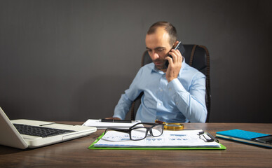 Poster - Focus on eyeglasses with a man talking on the smartphone.