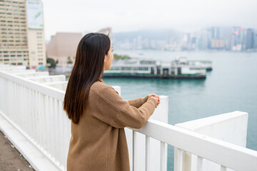 Fototapete - Woman look at the city of Hong Kong