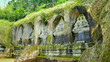 sehr alte Steintempel in Gunung Kawi Tampaksiring in Bali direkt in den Fels gemeißelt mit heiligen Quellen