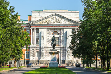 Wall Mural - Saint Michael Castle, also called Mikhailovsky Castle or Engineers Castle, is former royal residence in historic centre of Saint Petersburg, Russia.