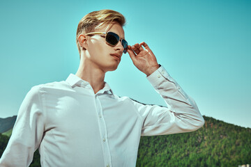 Wall Mural - blond man in sunglasses