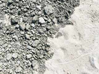 福徳岡ノ場から漂着した灰色の軽石と白い砂浜の対比
