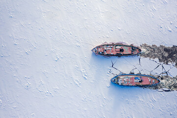 Wall Mural - Icebreakers on Vistula river crushes the ice, 2020-02-18, Poland