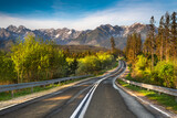 Fototapeta  - Spring road to the Tatra Mountains, towards Morskie Oko. Głodówka clearing. Podhale, Poland. Wiosenna droga do Tatr, w kierunku Morskiego Oka. Polana Głodówka. Podhale, Polska, góry, wiosna, droga
