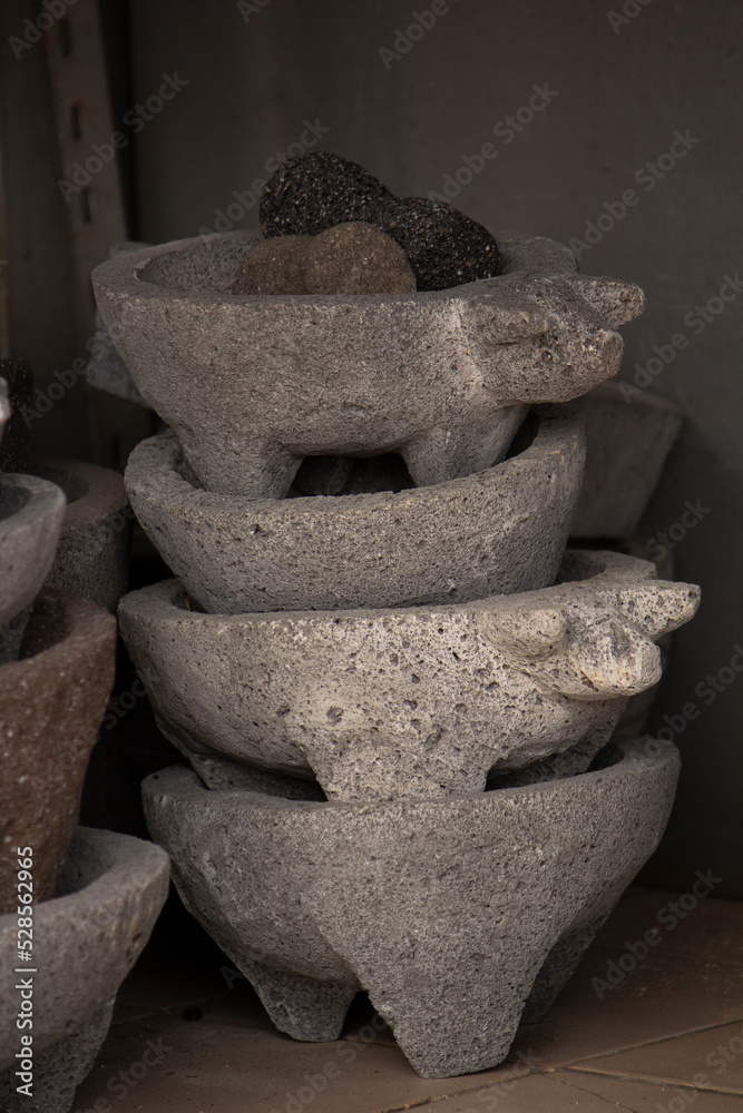 Molcajetes artesanías prehispánicas de piedra volcánica tradicionales