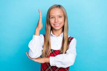 Wall Mural - Portrait photo of young pretty cute schoolkid girl sitting desk raise hand up ask smiling isolated on bright blue color background