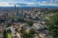 Paisaje Urbano De La Ciudad De Bogotá, Colombia, Ubicada En Sur América.