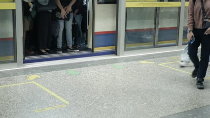 Canvas Print - foot view to the subway train's door while closing